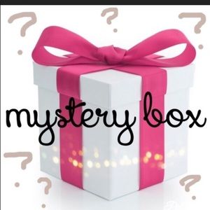 5 PIECE MAKEUP MYSTERY BOX